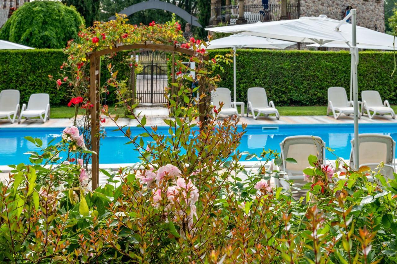 ルッカ Castello Dei Templari Bed & Breakfast エクステリア 写真