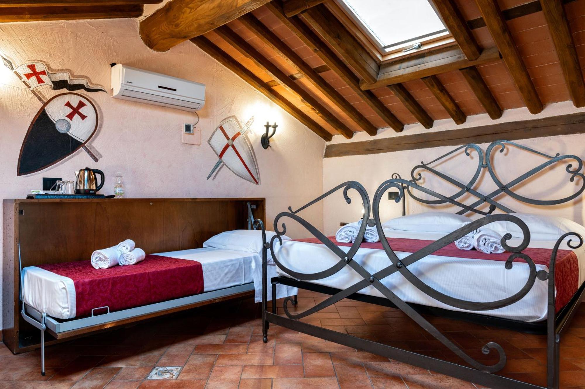 ルッカ Castello Dei Templari Bed & Breakfast エクステリア 写真