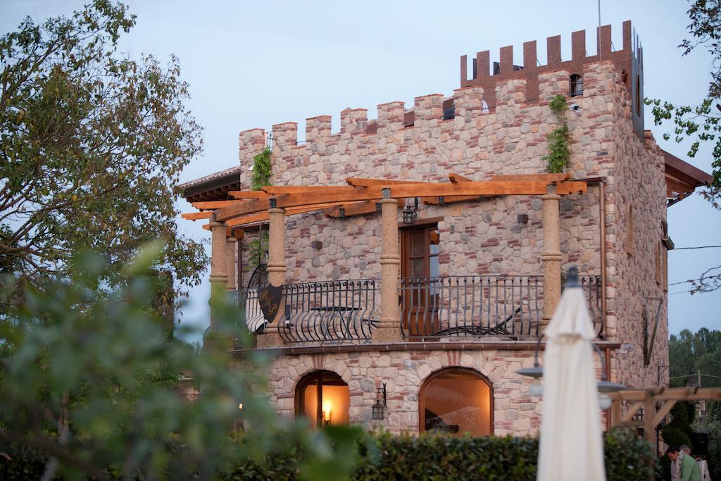 ルッカ Castello Dei Templari Bed & Breakfast エクステリア 写真