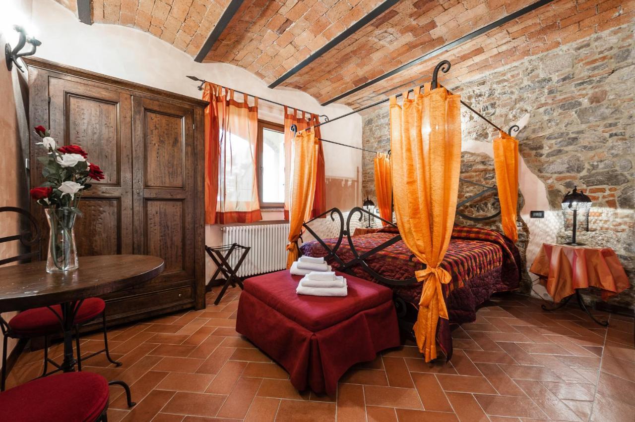 ルッカ Castello Dei Templari Bed & Breakfast エクステリア 写真